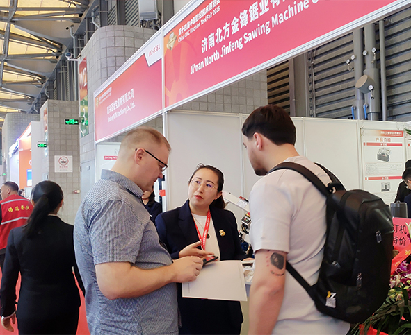 金锋带锯床璀璨亮相上海机床展，尽显行业风采